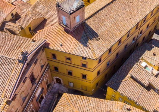 Scritte fasciste e omofobe all’Università di Siena, Giani e Nardini: “Episodio gravissimo”
