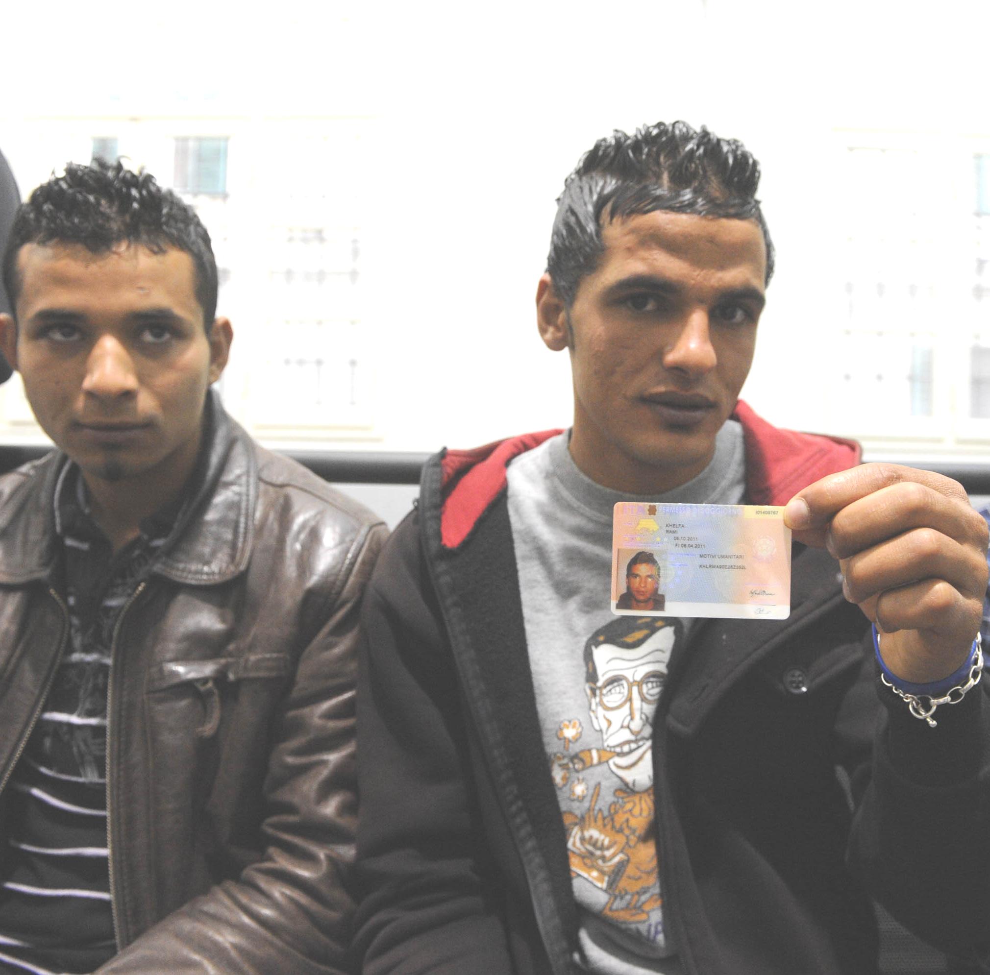 Migranti tunisini, consegnati i primi permessi di soggiorno