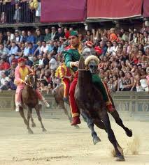 Palio di Siena, Rossi consiglia alla Brambilla di pensare al turismo. L'incidente? 'Tragedie fortuite'