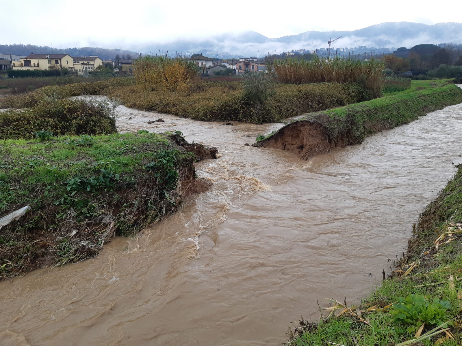 Piogge intense in Mugello e nel pistoiese. La linea temporalesca in spostamento a est
