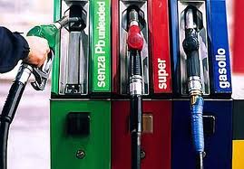 Pompe di benzina, si allarga l'intesa con la grande distribuzione