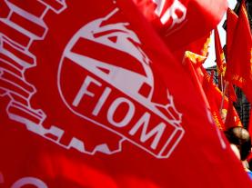 Rossi: 'Vicino ai lavoratori, difendo il lavoro'. Applausi in piazza Duomo