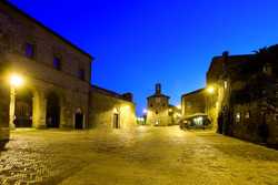 Ulisse, il secondo viaggio con Manfredi e Riondino conclude le Notti dell'Archeologia domani a Sovana