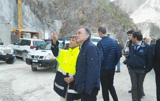 Frana Apuane, Rossi: