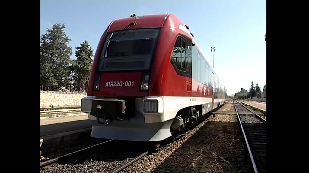 Dieci nuovi treni diesel, firmato il contratto con Trenitalia