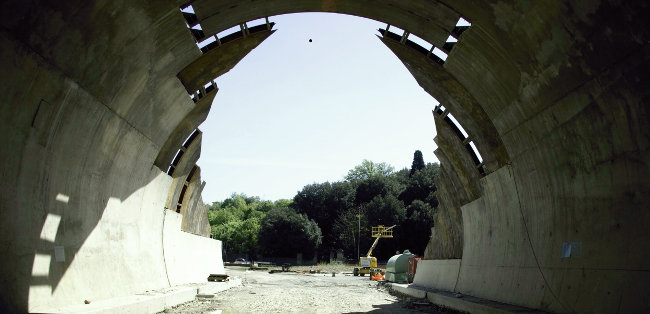 Una legge che accelera la realizzazione di opere pubbliche strategiche: in Toscana funziona
