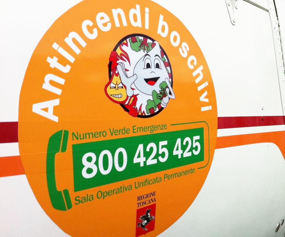 Incendi, scatta il divieto assoluto di dar fuoco ai residui vegetali. Segnalazioni al Numero verde 800.425.425