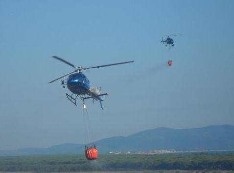 Incendi, due elicotteri regionali in azione su Prato