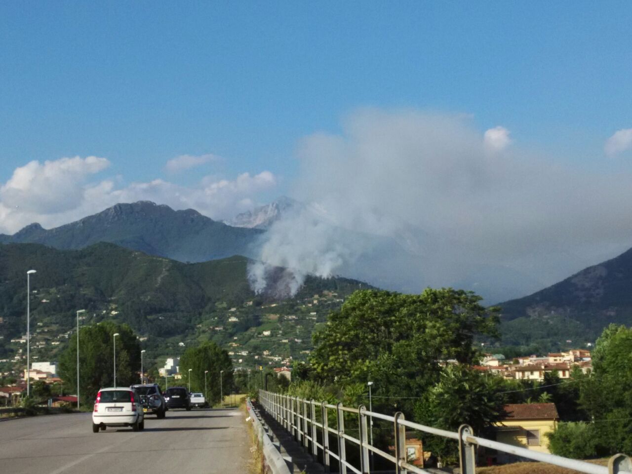 Incendio Monte di Ripa, in azione due elicotteri regionali