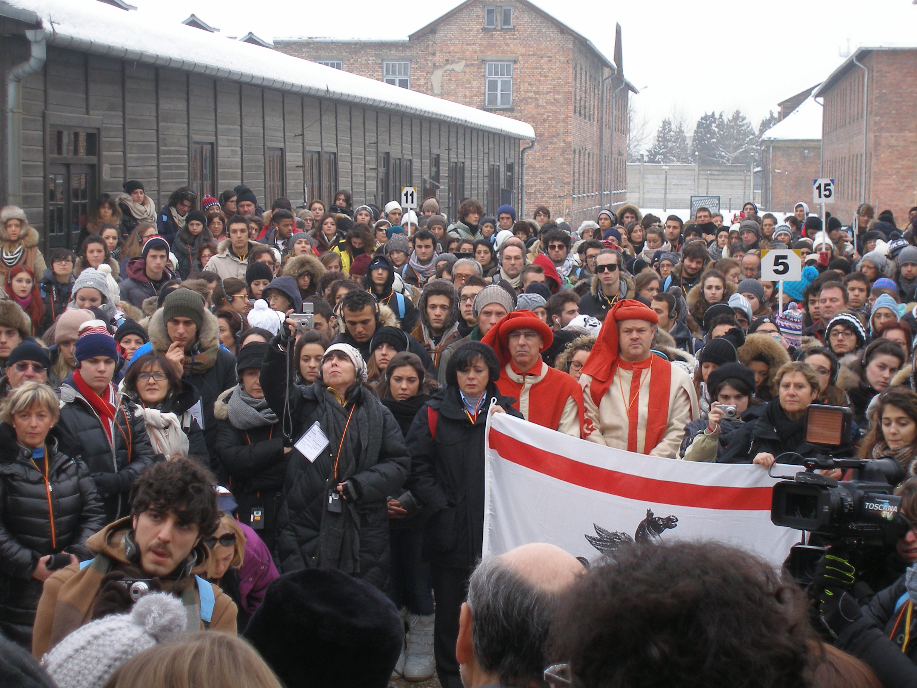Lacrime, angoscia, un pugno allo stomaco. Le reazioni dei ragazzi toscani alla visita di Auschwitz