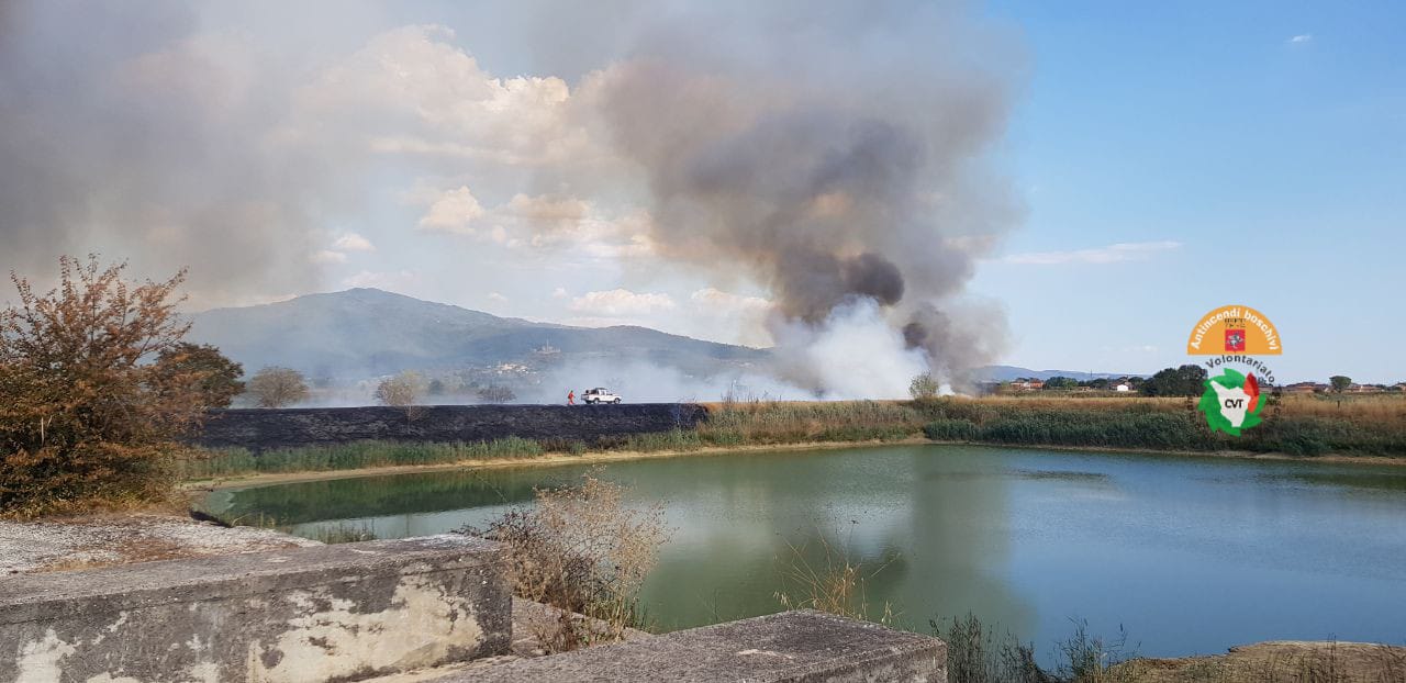 Incendi sopra Bagni di Lucca e ad Arezzo, in località La Nave Castiglione Fiorentino