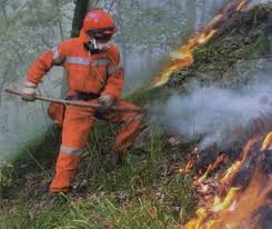 Incendio a San Baronto, cinque elicotteri impegnati e in arrivo c'è un Canadair
