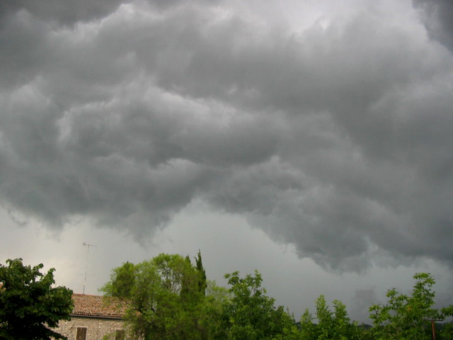 Meteo, via il caldo: aria fredda e temporali in arrivo