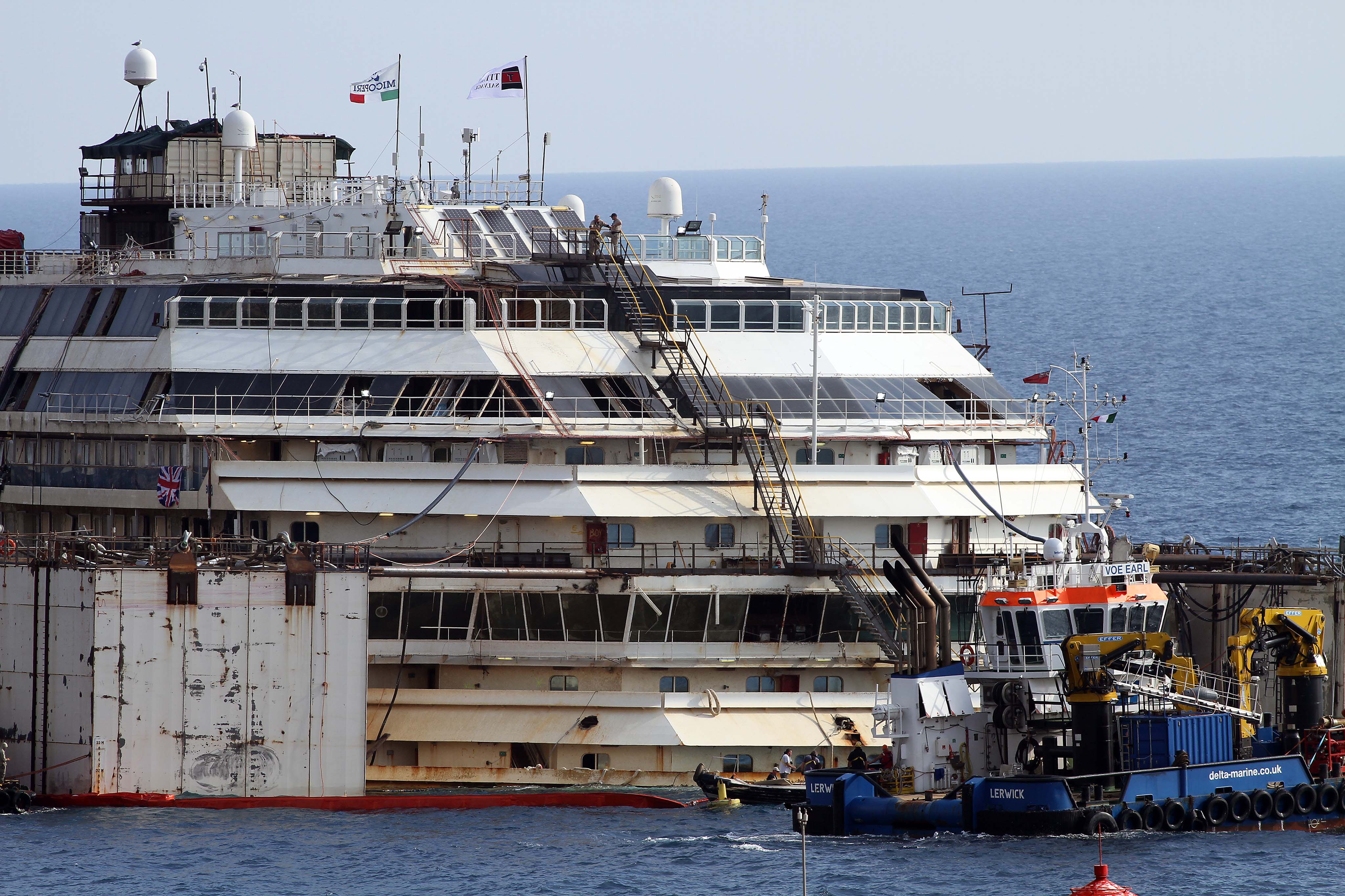 Rigalleggiamento Concordia, conclusa la prima giornata di operazioni