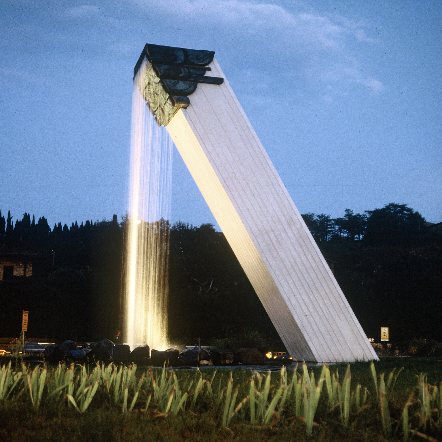 Riattivata la scultura fontana di Guasti all'ingresso della A1 di Impruneta