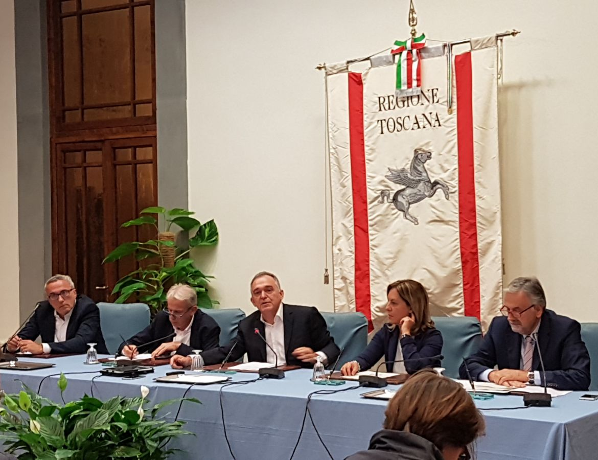 Casa, rifiuti, foreste: le nuove competenze della Regione