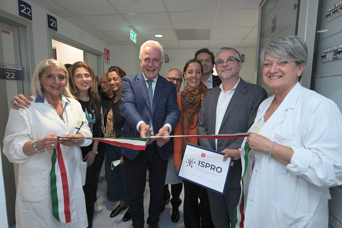 Taglio del nastro ad Ispro per la nuova struttura di senologia clinica