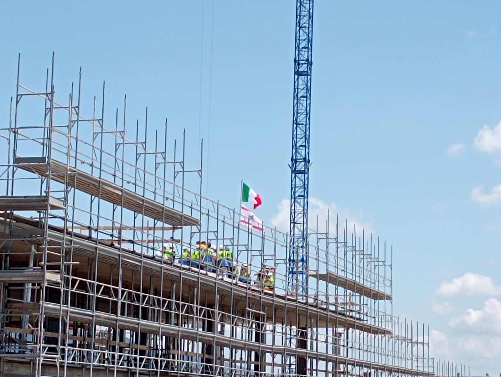 Ultimato il solaio di uno degli edifici del Nuovo Santa Chiara a Cisanello