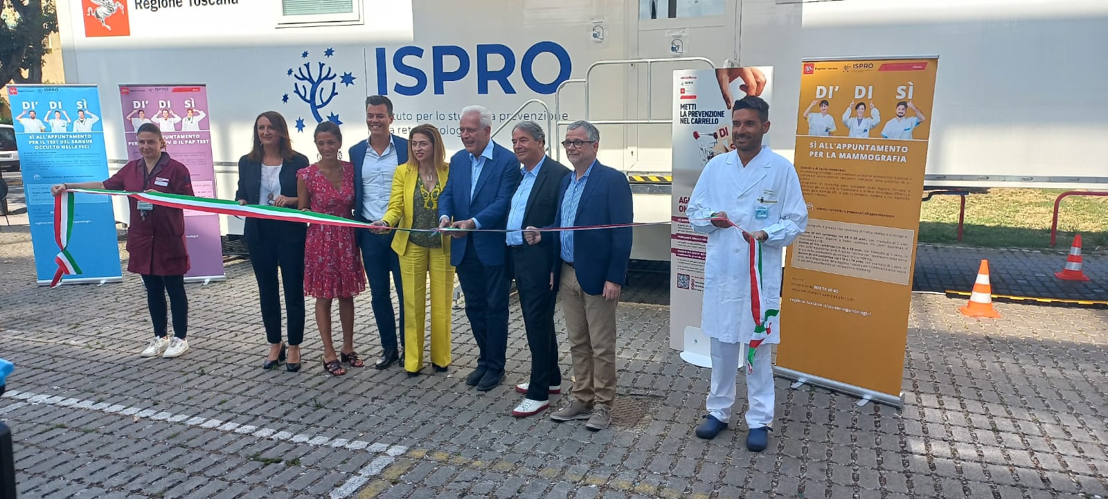Metti la prevenzione nel carrello, screening oncologici davanti ai supermercati Unicoop