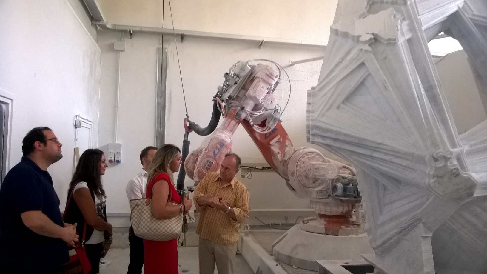 Cristina Grieco a Gramolazzo, in visita al workshop Digital Stone Project