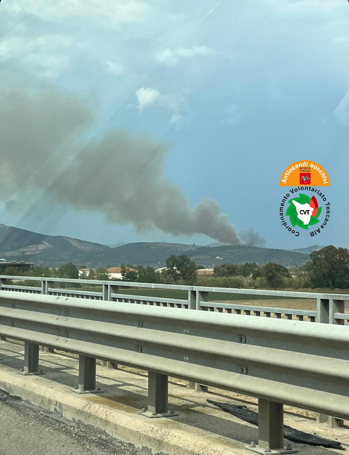 Incendi, sotto controllo il rogo di Terontola. Fiamme vicino a Roselle nel grossetano