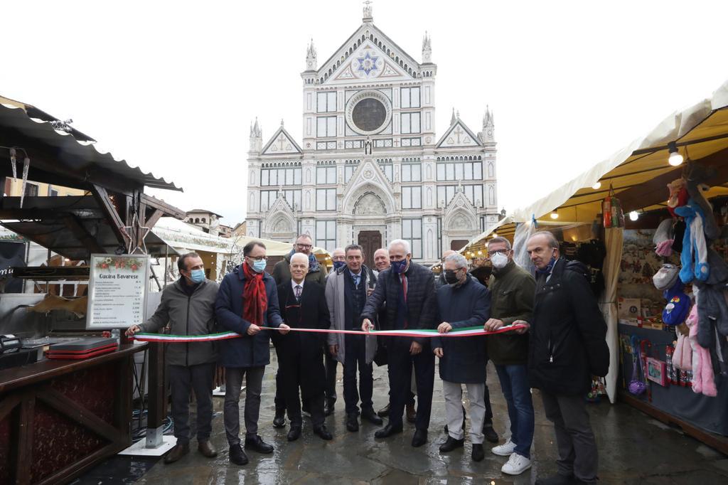 Inaugurato il mercato di Natale di Firenze, venti anni di tradizione