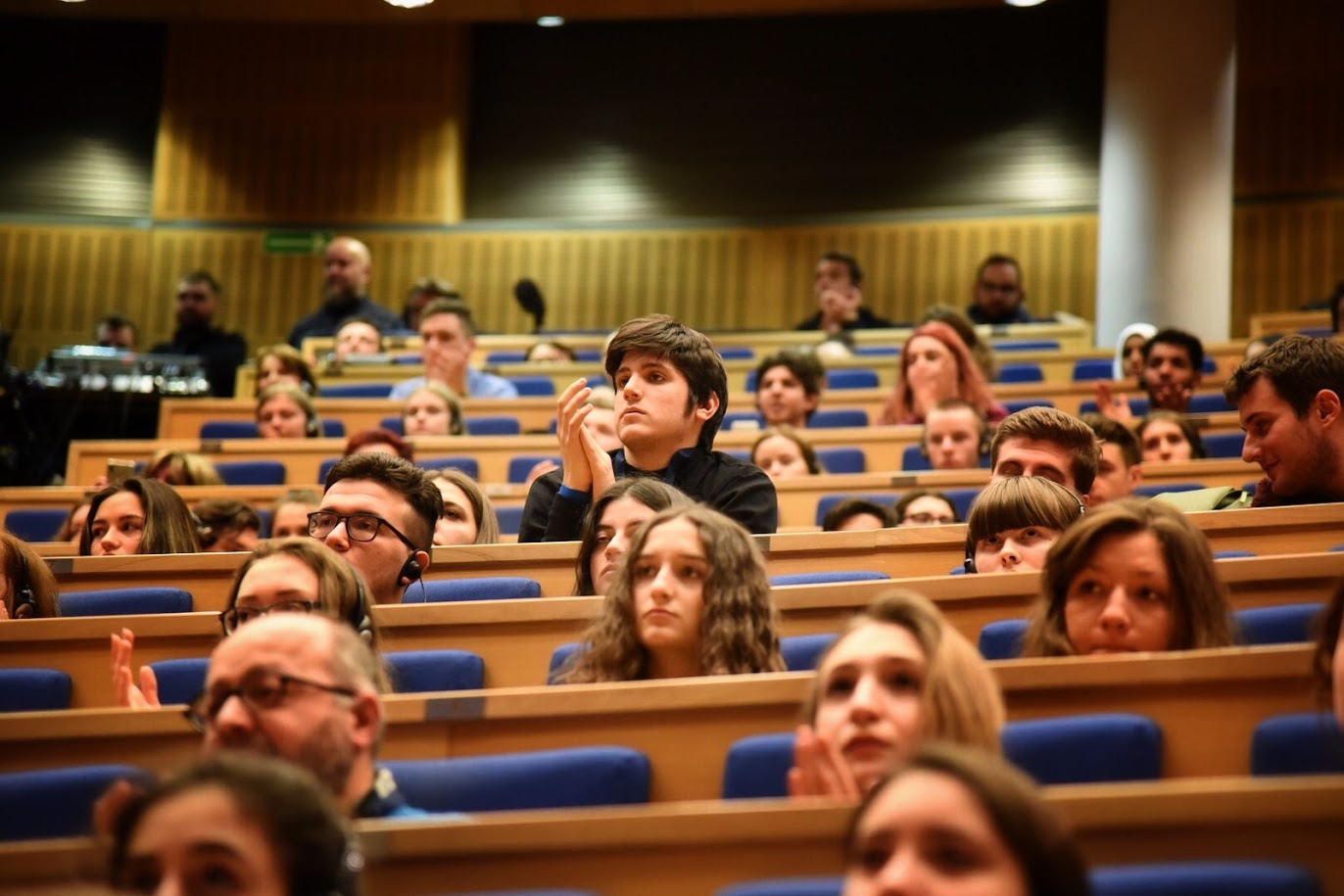 Cracovia, Rossi agli studenti: