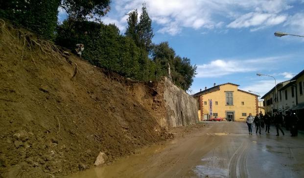 Crollato il muro della Villa Medicea di Poggio, Rossi e Barni: