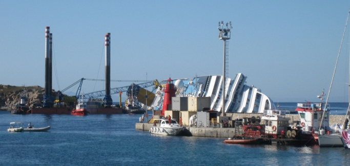 Costa Concordia, raddrizzamento a fine estate e trasferimento in primavera 2014