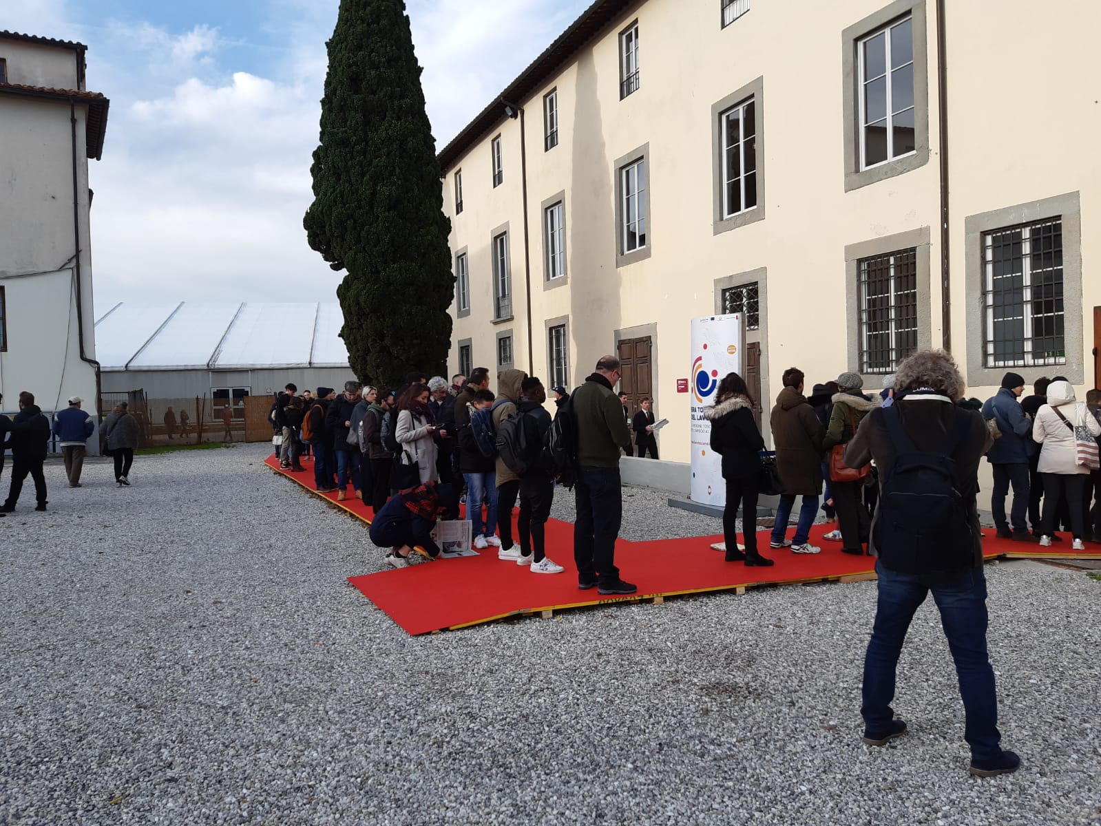 Cercare lavoro e presentarsi alle aziende, i consigli degli esperti