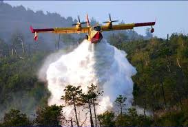 Incendio ad Asciano, il fronte si estende, in azione anche 2 Canadair e un elicottero nazionali