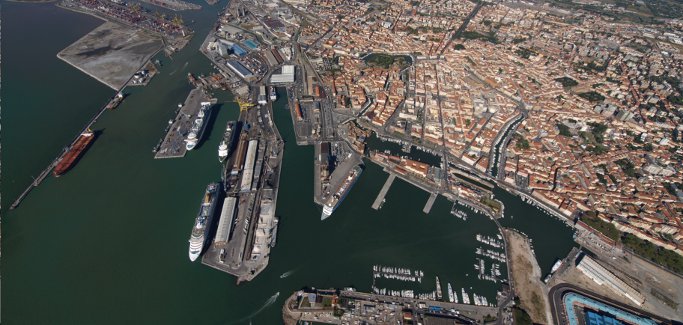 Vaccini al personale marittimo, al via le operazioni nel porto di Livorno