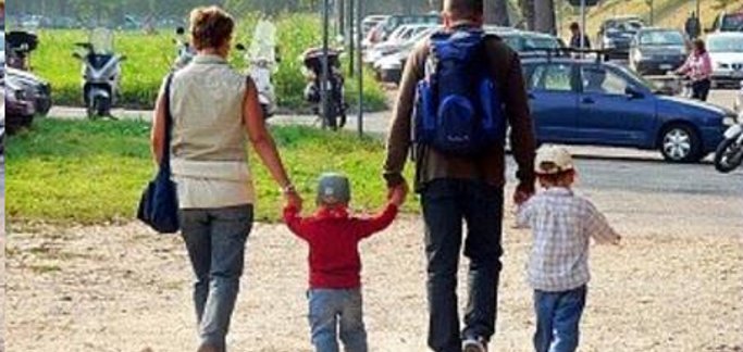 In forte calo adozioni internazionali, ma nel 2015 rallenta diminuzione domande
