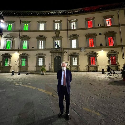 Il Palazzo della Regione illuminato con i colori della bandiera italiana