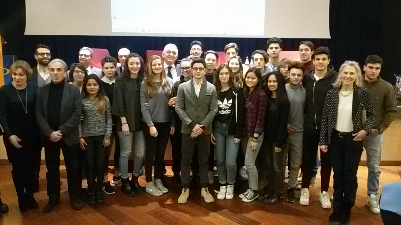 Rossi agli studenti:
